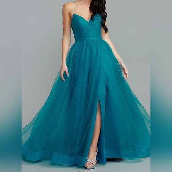 Elegant Teal Evening Gown Or Prom Gown - Picture 1 of 5